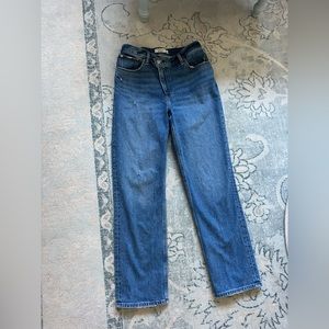 Abercrombie The 90s Straight Jean Ultra High Rise size 29